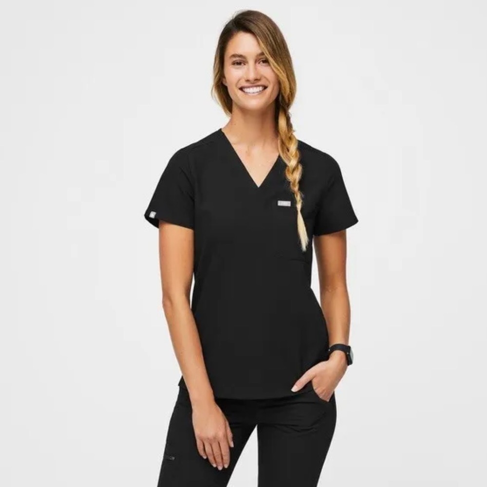 FIGS Technical Collection Womens Catarina One Pocket S Scrub V Neck Top Black